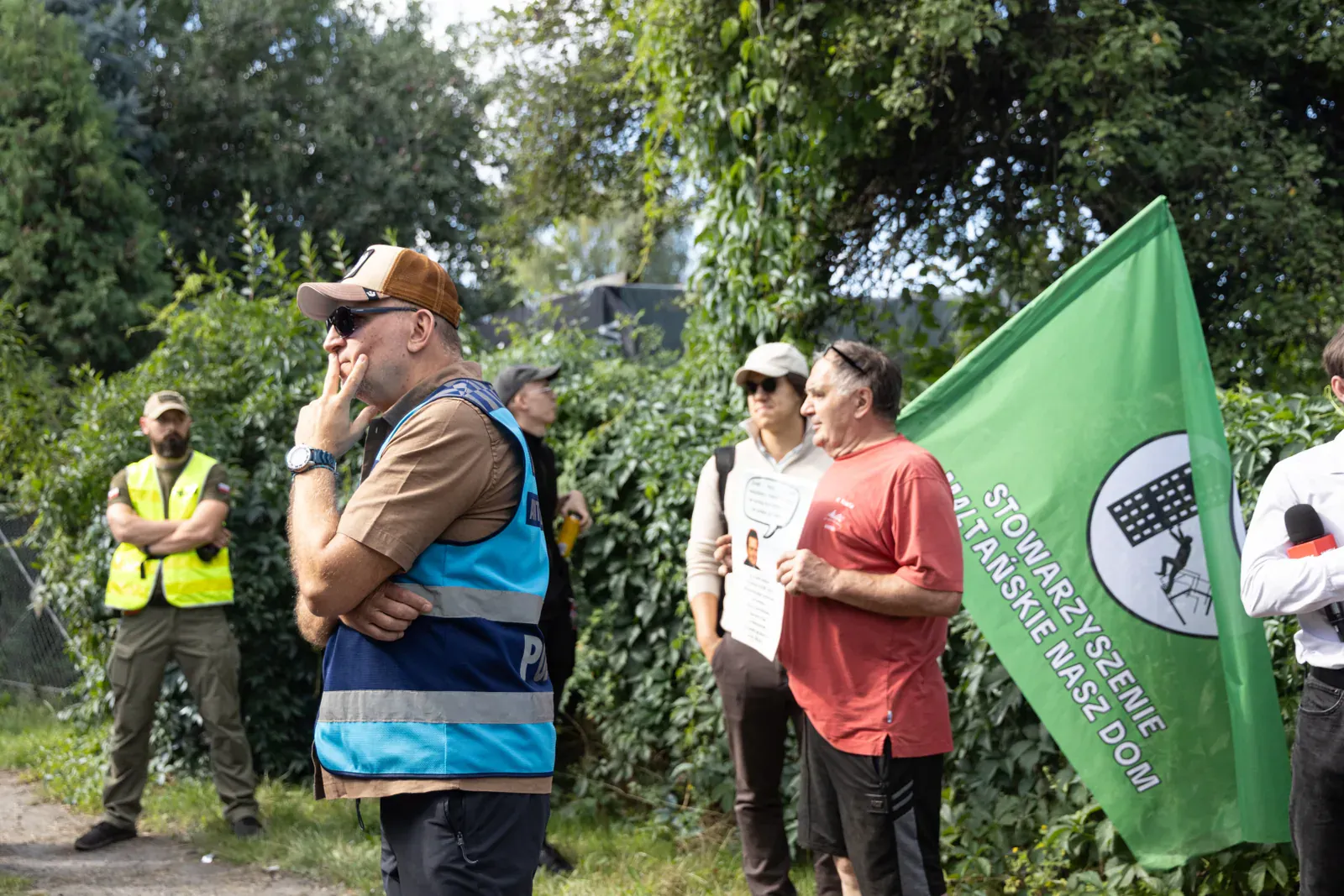 Flaga z godłem osiedla Maltańskiego (09.57)