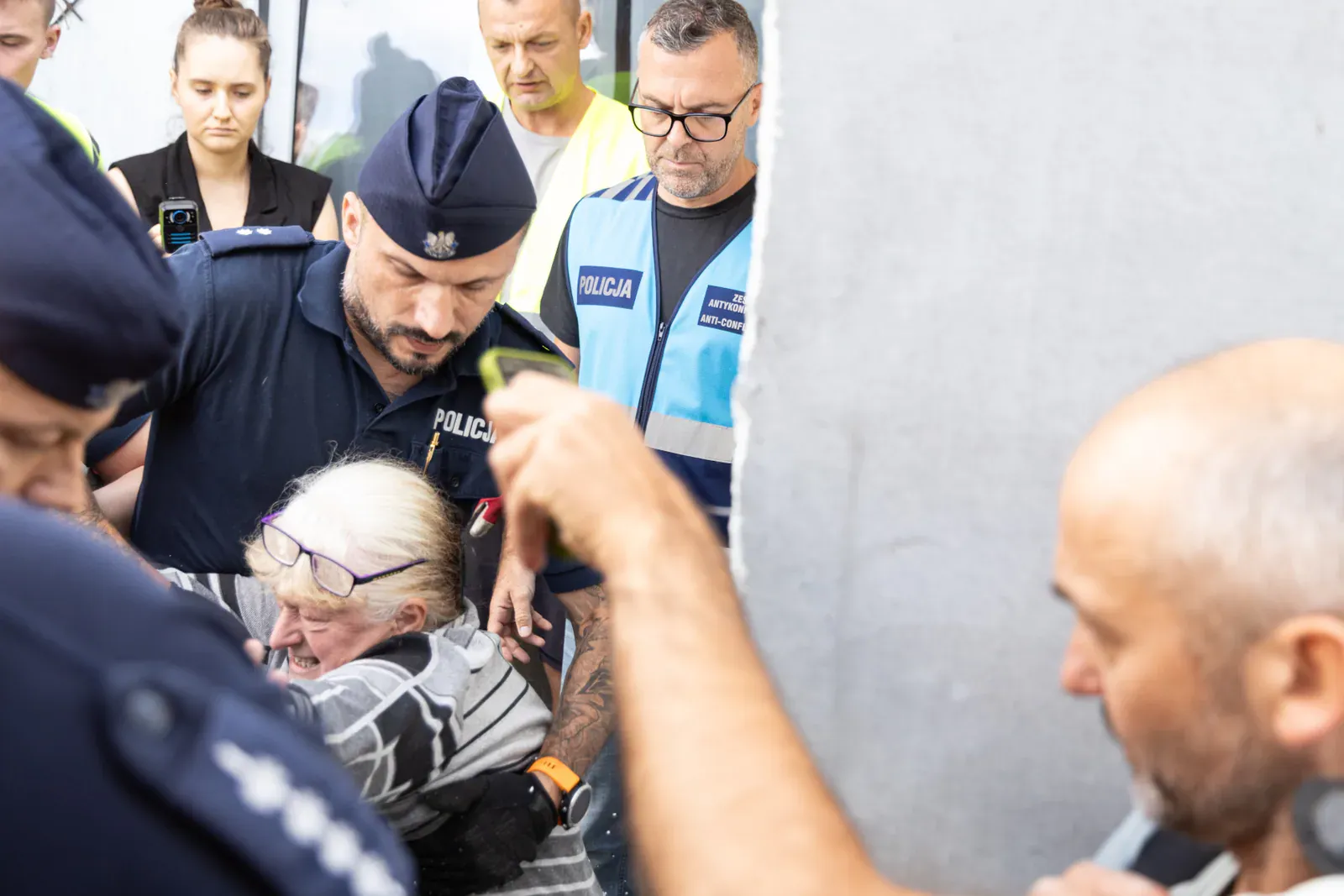 Interwencja policji wobec Bronisławy Waszkiewicz (11.02)