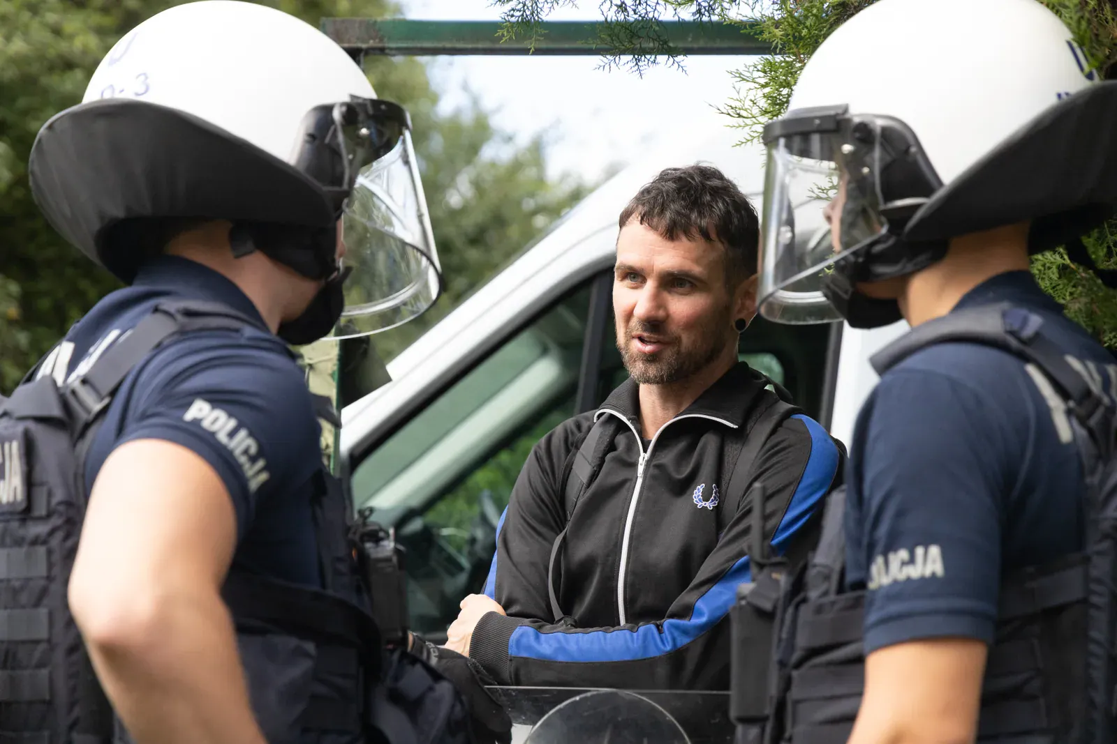 Policjanci i uczestnik zdarzenia (11.22)