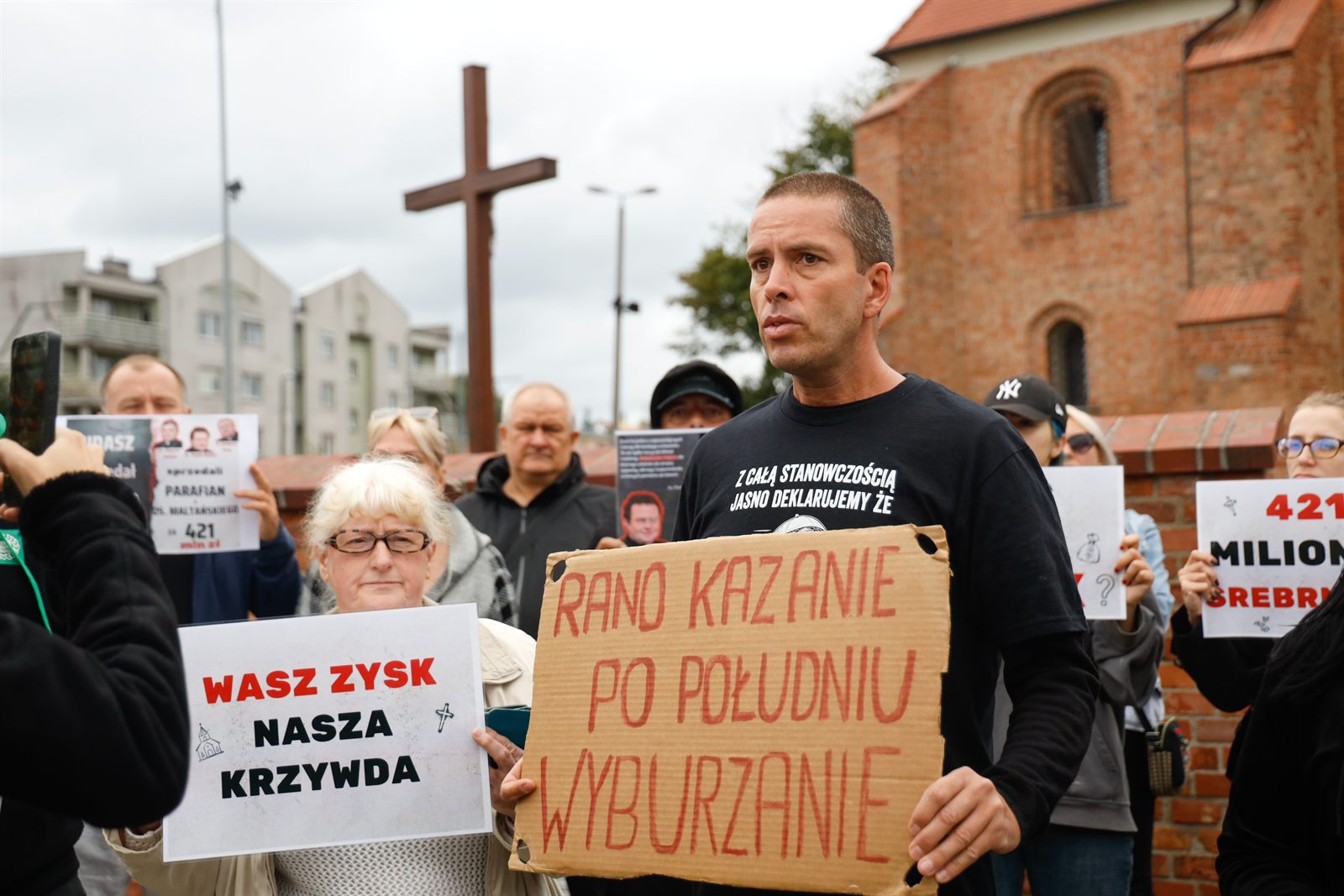 „Wasz zysk — nasza krzywda” pod krzyżem
