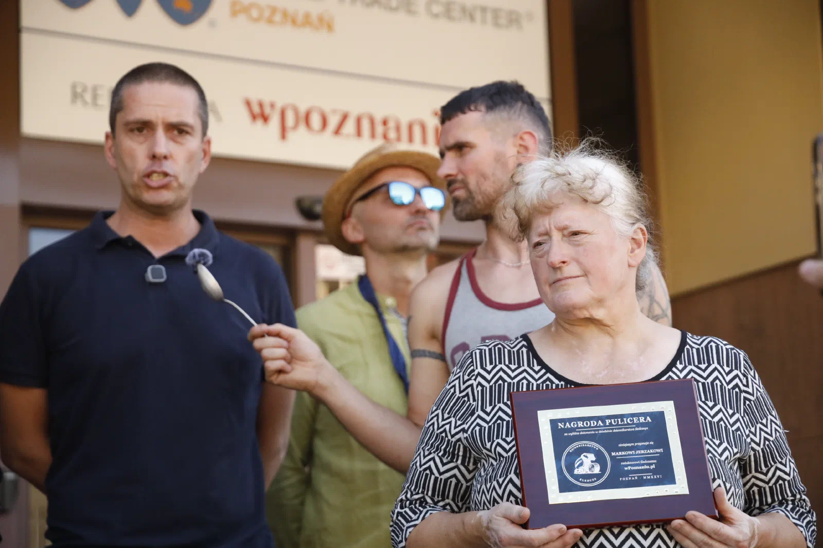 Happening pod redakcją wPoznaniu.pl: Nagroda „Pulicera" i oferta pracy w gazetce szkolnej dla Marka Jerzaka
